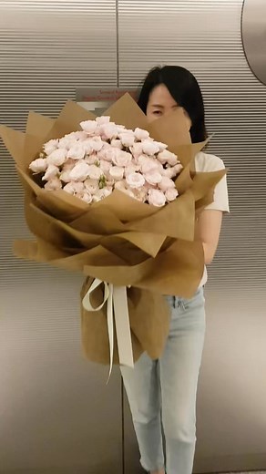 1.3K views · 39 reactions | Starting the day right, surrounded by peony roses and pure happiness Product Code: BQ953 https://pureseed.com.my/products/bq953 Follow us on INSTAGRAM: https://www.instagram.com/pureseed.com.my/ Like us on FACEBOOK: https://www.facebook.com/pureseedflorist/ #flowers #pureseed #wedeliveryourthoughts | PURE SEED | Facebook