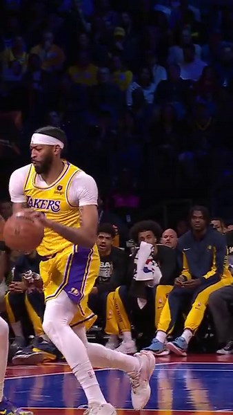 Listen in to LeBron working with AD from the bench 🎙️ 🏆 NBA In-Season Tournament Championship on ABC | NBA