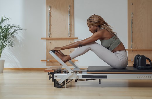 Le Pilates Reformer, la discipline en vogue qui tonifie le corps - Elle