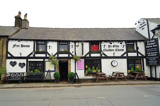 43 amazing pubs that are perfect to visit after a scenic walk across Derbyshire and the Peak District this autumn – all of which are dog-friendly
