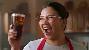 Mas mapapasarap ang paborito mong Sinigang ‘pag kapares ang 1.5L Coke, Sprite, o Royal na may dagdag na 250ml for FREE. Bili na! #CocaColaPH | Coca-Cola