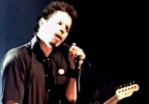 “My place was beneath you, but now I am above, and now I send you a message of love. A simple reminder of what you won’t see, a future so holy without me.” I’m riding you all the way. Soundgarden with ‘Mailman’ live in 1996. Need this one today. 📬 #grungebible #soundgarden #mailman Video: https://youtu.be/amC1kdPFfC8?si=546rkjE6ttcZ6AuV | The Grunge Bible