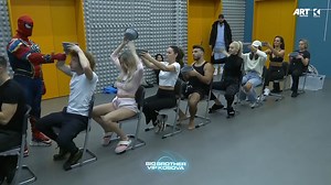 192K views · 981 reactions | Banorët bëhen “qull” për sfidën e energjisë , s’i lë rehat as “Spiderman” | Klan Kosova | Facebook