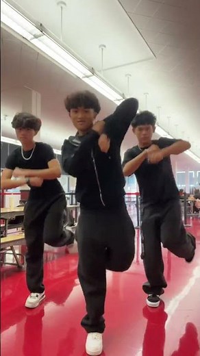 embrace it #trixss dc: 🙋‍♂️