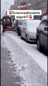 ❄️ Oficial TV | Deszăpezire cu pagube: mini-plug scăpat de sub control lovește mașinile parcate pe trotuar În contextul ninsorilor abundente din ultima perioadă, primăriile au scos pe teren utilajele și drumarii pentru a curăța străzile și trotuarele. Însă un incident surprins pe video ridică semne serioase de întrebare legate de pregătirea și siguranța intervențiilor. 🚜 Ce s-a întâmplat Un mini-plug, folosit pentru deszăpezirea trotuarului, a scăpat lama de sub control și, pe parcursul interve