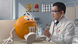 Why is Orange so nervous? What is broken?😲 Come find out and enjoy the crunch and fun with M&M’s Crispy!😋 #mmscrispy #mmschocolate #mmsscreentimemaster | M&M'S Malaysia