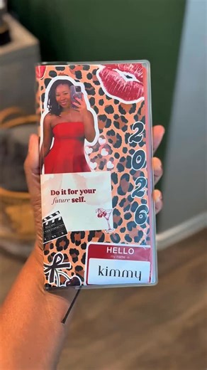 Day 17🎄 (Dec. 17) - Let’s decorate my planner cover using @canva! If you remember from my most recent vlog, I purchased my first @hobonichi_global weeks planner for 2026 ✨ AHHHHH!!! I’m using the remainder of the year to finalize my set up and DECORATE, DUH! #planner #hobonichiweeks #stationary #graphicdesign #canva | Kimberly Butler