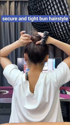 A secure and tight bun hairstyle – this is how to tie a super-firm bun with hair accessories.