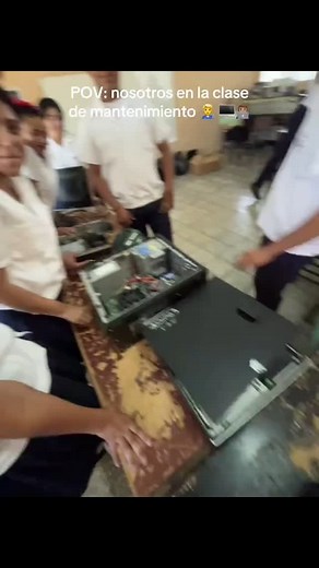 68K views · 1.9K reactions | Dale follow a@maestro.de.programacion para aprender programación desde cero a experto @maestro.de.programacion  @maestro.de.programacion  @maestro.de.programacion  Creditos(tiktok)=promo_2025 #educacion #programacion #aprende #curso #tecnologia #codigos | maestro de programación | Facebook