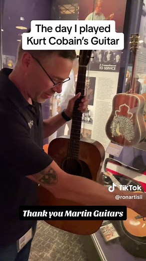 Playing Kurt Cobain's 1953 D18 Guitar Experience