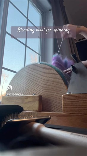Blending wool fiber for spinning yarn 🧶 #spinningyarn #cardingfiber #handspunyarn #drumcarder