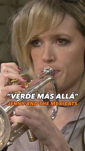 ¿Recordabas este clásico de Jenny and The Mexicats? 🎶 “Verde más allá”. ✨ #JessieEnExa
