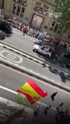 ¡Nos ha mirado! La alegría y emoción de una familia al ver pasar al Papa León
