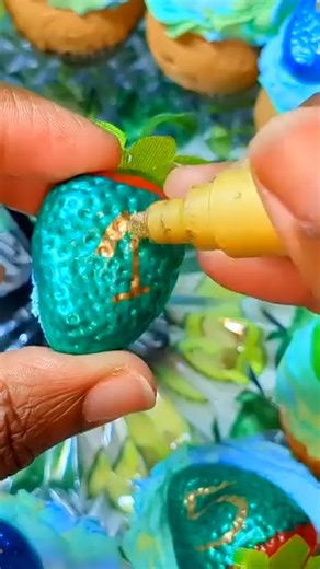 How cute are these cupcake clocks?! 🧁 | Twisted