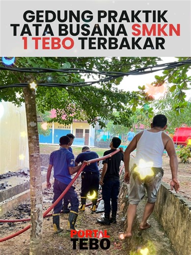 Peristiwa kebakaran terjadi di SMKN 1 Tebo pada Minggu, 22 Februari 2026 sekitar pukul 11.41 WIB. Objek yang terbakar diketahui merupakan gedung praktik Tata Busana. Dua unit armada Damkar Tebo dikerahkan untuk melakukan pemadaman hingga proses pendinginan selesai dan api berhasil dikendalikan. Penyebab kebakaran masih dalam tahap penyelidikan. Tidak ada laporan korban jiwa dalam kejadian ini. #DamkarTebo #TeboTanggap #SiagaBencana #MuaraTebo #ResponCepat