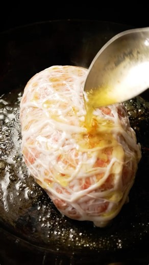 ツナボーイ🐟 on Instagram: "ドーピング肉汁ハンバーグ・改 「材料」 ・お肉 「作り方」 1.ﾊｧｱｱｱ~ #ハンバーグ #ハソバーグ #ドーピング"