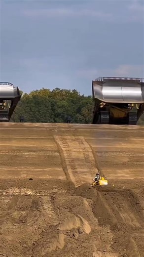 Monster Machines in Action 🚛💥 Nothing bigger, nothing tougher – the Dump Truck rules the site!💪 #dumptrump #dumptrucks #dumptruckdriver #dumptruckoperator #heavymachines #mining #miningindustry #truck #operator #fifo #dumptrucking # #heavymachinesoperator #heavymachinesoperator🚜 #reels #fblifestyle #fyp | FIFO
