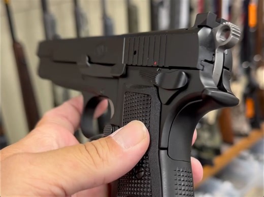 FN 公司生产的一款 9 毫米口径手枪: FN HIGH POWER