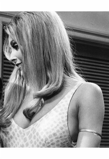 Behind the Scenes with Sharon Tate in Valley of the Dolls