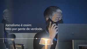 1.4M views · 21K reactions | Globo lança campanha que mostra o dia a dia de jornalistas longe dos olhos do público. Filmes trazem mensagens de áudio de profissionais do Grupo Globo - TV Globo, G1 - O Portal de Notícias da Globo, GloboNews, CBN, nos jornais O Globo, Jornal Extra e Valor Econômico - trocadas com as suas famílias durante a pandemia: https://glo.bo/357SDym #JN | Jornal Nacional | Facebook