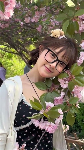 刚刚中了一箭没有死，一看原来是先生的情意绵绵箭#四月赏花才是正经事 #日子长久长久幸福小有小有 #爱我你就抱抱我 #阿凡提怎么天天都这么开心 #我也像阿凡提一样天天开心 #質感女孩 #大熱門 #熱門
