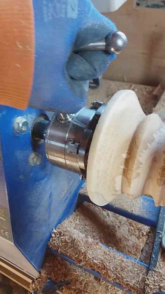 Transforming a Log into a Beautiful Wooden Candle Holder