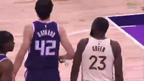 Our Rookie big d*cks Draymond green— “f*ck that, curry’s backpack following me, man shut up” *Green shoves Maxime in frustration*