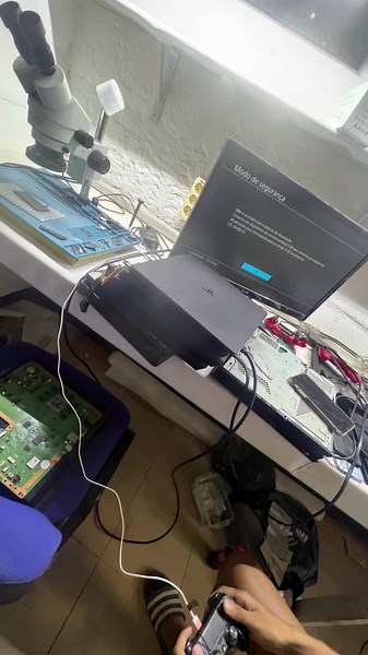 Bij jc repair zijn we gespecialiseerd in het vakkundig repareren van playstations en xbox consoles. Of het gaat om een hardwareproblemen,software fouten, wij zorgen voor een snelle en betrouwbare oplossing. Vertrouw op onze expertise om jouw game-ervaring weer soepel te laten verlopen #surinametiktokers🇸🇷🇸🇷🇸🇷 #CapCut