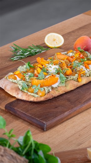 416 reactions · 27 shares | Pierre Chomet et Totocuistot revisitent une recette de pinsa parfaite pour l'été ☀️ | Demotivateur Food | Facebook