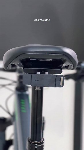 1.3K views | Simplifique o setup da sua bike com a Knog Blinder Link Saddle luz traseira compacta que se encaixa direto nos trilhos do selim, sem cabos ou suportes extras. Potente, recarregável via USB-C e com múltiplos modos de iluminação, garante máxima visibilidade com visual limpo e moderno. Ideal para quem quer segurança e design minimalista. #knog #blinderlink #ciclismo #bikepoint #segurançanobike #acessóriosbike | Bike Point | Facebook