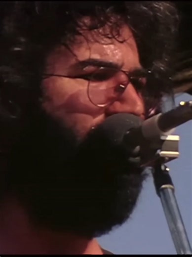 #chinacatsunflower #gratefuldead Peace pipe lol Vadon Oregon 8/27/72 You're watching the Grateful Dead perform 'China Cat Sunflower' in Veneta, Oregon on August 27, 1972. On a blistering summer day in 1972, the Grateful Dead took the stage on the grounds of the Oregon Country Fair for what would become one of the most legendary concerts of the band's storied history -- later known as 'Sunshine Daydream' https://youtu.be/IXLP7SDksao?si=tsMp2Iwu0uIg2cZU #deadhead #fyp #oregoncountryfair