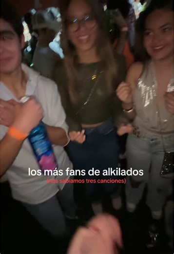 y en primera fila #fans #almuerzon #parati #fyp #alkilados @sara🍒 @Isa @juanignacio cordova