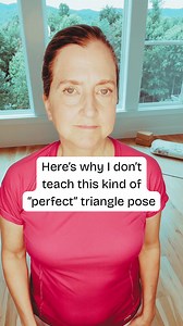 Every asana has multiple variations - there’s no “right way” to do a pose, it depends on what you need. The first version of triangle I’ve shown here is often touted as the “correct” way, but bodies are different. ⁠ 🔺⁠ For some people, trying to achieve this “correct” version can lead to knee or SI pain - especially if they repeat it often and ignore interoceptive nociceptive (danger) signals.⁠ 🤕⁠ I believe that asanas have the potential to create or enhance vibrational fields in the bodymind 