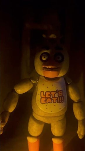 Chica in dark fnaf figure diorama jump scare #fnaf