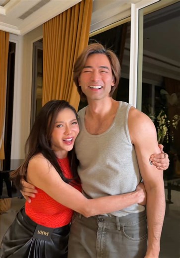 Had to hop on this trend with my muscle man 💪🏻❤️ Reminder that he’s that tall… and I’m already in heels 😅