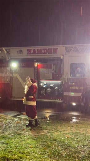 Santa’s Arrival in Hamden and Xmas tree lighting | Town of Hamden, Connecticut