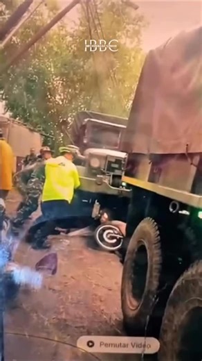 INFO JABODETABEK PUNJUR on Instagram: "AL-FATIHAH UNTUK 2 ANGGOTA POLISI YANG SYAHID SAAT BERTUGAS MEMBANTU KORBAN LONGSOR CISARUA 🥀 Kecelakaan beruntun yang melibatkan kendaraan dinas TNI dan Polri mengguncang ruas Jalan Tugu 2, Kampung Cimeta, Cisarua, Kabupaten Bandung Barat, pada Sabtu sore (24/1/2026) sekitar pukul 15.30 WIB. Insiden maut ini terjadi di kontur jalan yang menurun dan berkelok, 2 anggota Polisi dilaporkan meninggal. Menurut laporan Kasat Lantas Polres Cimahi, AKP Yudha Satyo