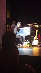 Adlan Cruz abre su primer concierto en el Teatro Yaguez en Mayagüéz con himno en honor a #venezuela #redentor | 104.1/104.3 FM Redentor