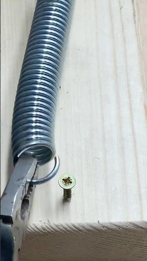 Cool hack! How to stretch a spring quickly #hacks #tips #tools