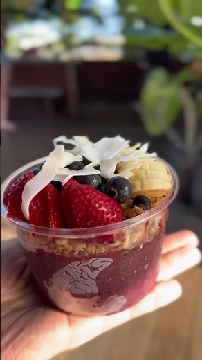 One of the Best Açaí Bowls on Oʻahu | Haleʻiwa Bowls #AcaiBowll #OahuFood #shorts