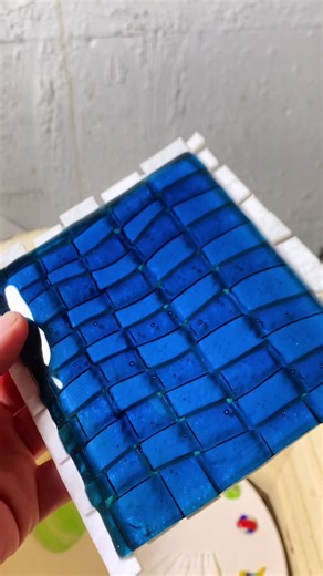 Exploring Artistic Techniques: Plaiting and Weaving in Contemporary Glass Art