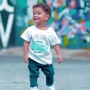 13M views · 290K reactions | ESTE NIÑO TE ENAMORARA CON SU BAILE UNICO❤️ " You Will Fall In Love The Way This Little Cute Boy Dace" LIKE : BILL ROJAS II INSTAGRAM : @rumberito2010 Artist : J Balvin & Song : Mi Gente | BILL ROJAS II | Facebook