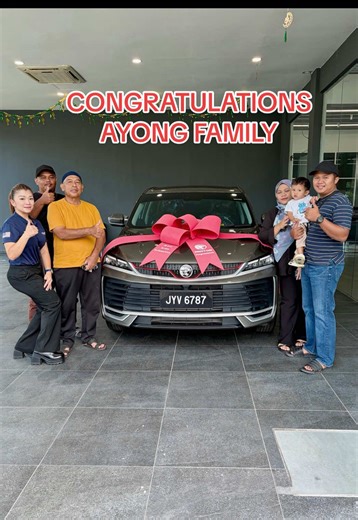 Saya sangat gembira bila melihat keluarga ini, lebih-lebih lagi apabila dia beritahu saya dia mahu ayahnya gembira menyambut Raya tahun ini. 🥹 Alhamdulillah, insyaAllah saya berjaya bantu dia dapatkan kereta sebelum Raya. Dari tempahan hingga ambil kereta, semuanya siap dalam masa kurang dari 10 hari sahaja. 🚗✨ Melihat senyuman keluarga mereka, itulah kepuasan sebenar dalam kerja saya. Semoga Raya tahun ini lebih bermakna untuk mereka. 🌙