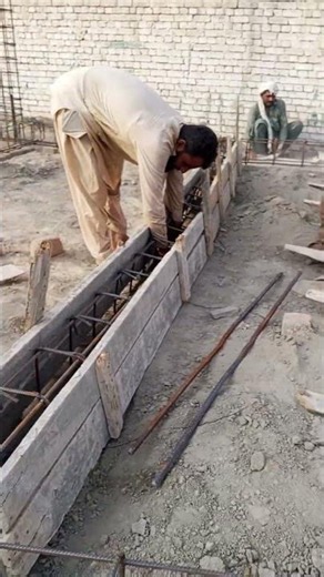 How Is the In-Situ Beam Installation Method Applied? | RCC Beam Construction #Shorts