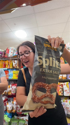I can’t feel my tongue #splitz #salty #pretzel #tastetest | splitz pretzels extra salt