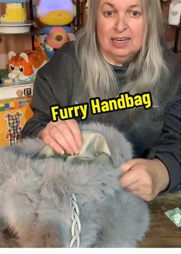 #BlackFriday #tiktokmademebuylt #fluffybag #furrybag #handbag