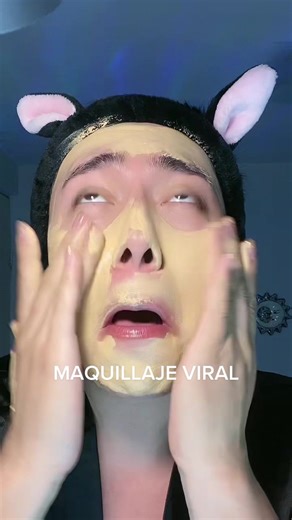 Intentando la técnica de @Meredith Duxbury de maquillaje #maquillaje #belleza #meredithduxburychallenge #greenscreenvideo