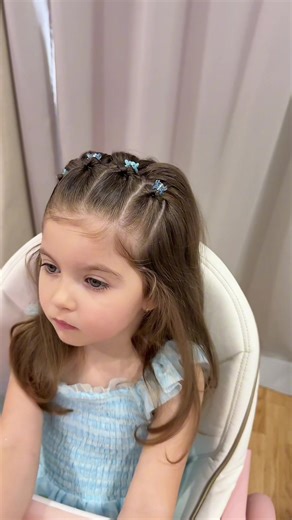 5 minute spring hairstyle 💙✨ #toddlerhairtutorial #toddlerhairstyleideas #toddlerhairstyletutorial #toddlerhairideas #toddlerhair