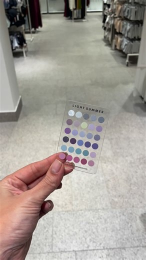 Veronica M | Color & Style Coach Zurich on Instagram: "Transparent Color Palette Card A transparent and elegant color palette in credit-card format, designed to support you in all your color choices. Includes: Compact palette, easy to carry with you Fits perfectly in any wallet or handbag Ideal for comparing colors directly with clothing and fabrics A professional tool to help you choose colors with confidence and ease An essential accessory for anyone who values practicality, style, and precisi