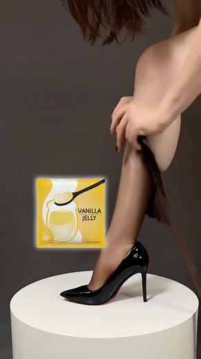 LIMERENCE M Tights:「AURORA VANILLA JELLY TIGHTS / 香草果冻」 SHOP: https://limerence-m.com/products/vanilla #stockings #toes #heels #tights #ootd #lifestyle #pantyhose #love #feet #photooftheday #legs #feet #outfit #hot #accessories #nylons #丝袜 #美腿 #limerencem #lady #美足 #happy #黑絲 #winter #dress #style #newyear #holiday | Limerence-M涞觅